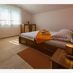 Besonderes Mit Pool, Grillplatz, Waschmaschine, Meerblick, Klima