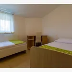 Besonderes Mit Pool, Grillplatz, Waschmaschine, Meerblick, Klima Διαμέρισμα *