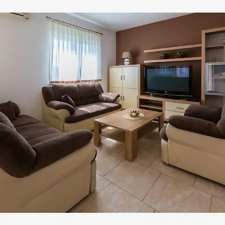 Besonderes Mit Pool, Grillplatz, Waschmaschine, Meerblick, Klima Apartmán *