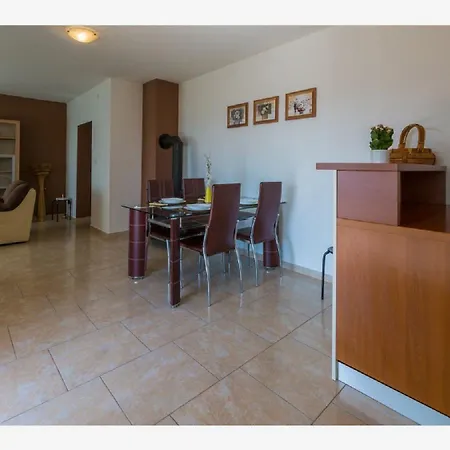 Besonderes Mit Pool, Grillplatz, Waschmaschine, Meerblick, Klima Apartment Grižane