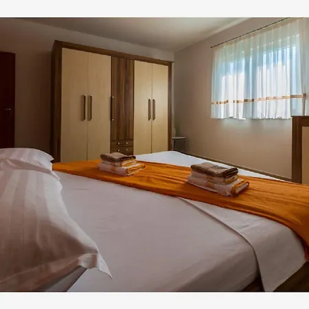 Besonderes Mit Pool, Grillplatz, Waschmaschine, Meerblick, Klima Apartment *