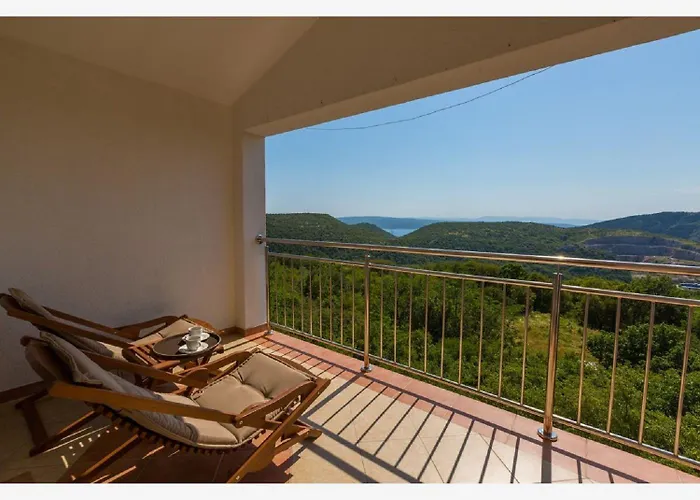 Besonderes Mit Pool, Grillplatz, Waschmaschine, Meerblick, Klima Apartamento Grižane