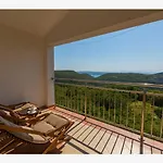 Besonderes Mit Pool, Grillplatz, Waschmaschine, Meerblick, Klima Apartamento Grižane